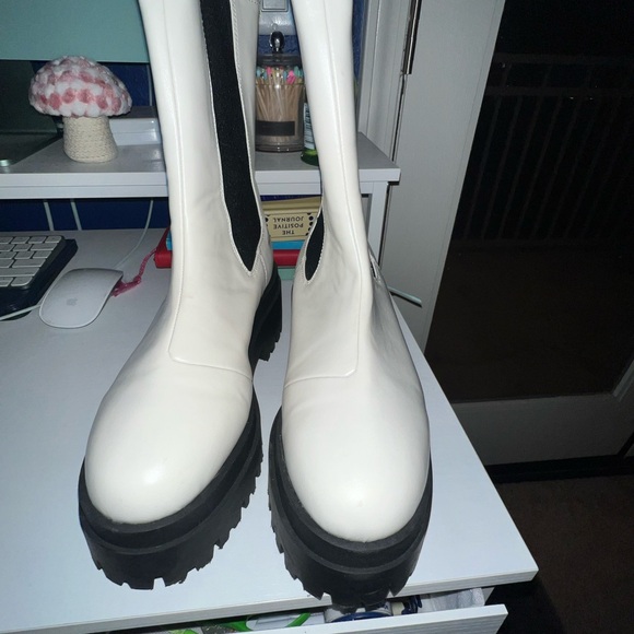 Divided Shoes - Divided White and Black Heeled Boots